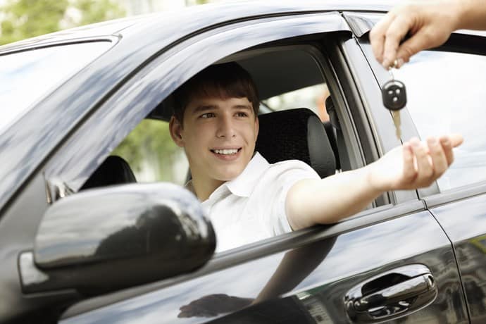 Assurance auto jeune conducteur : comment ne pas payer trop cher ?